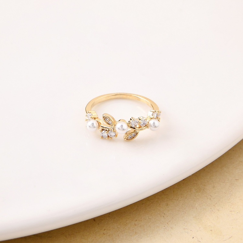 Dewdrop On Leaf Pearl Accent Ring Gold