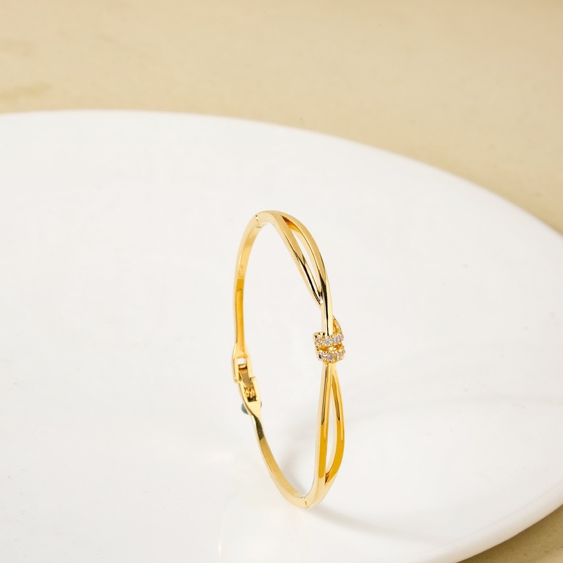 Graceful Knotted Vines Gold Bracelet