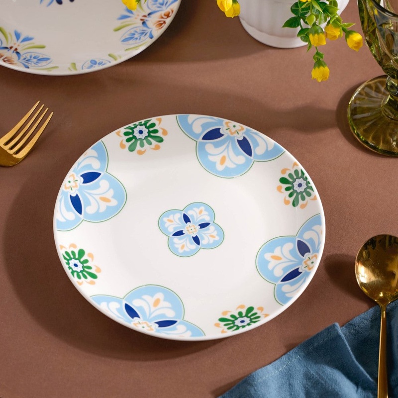 Traditional Floral Design Plate 8 Inch