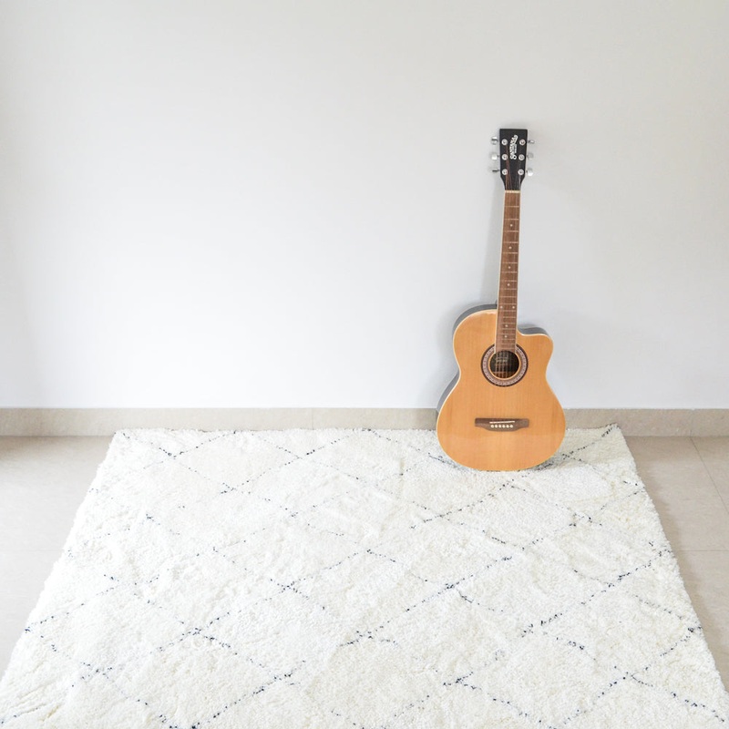 BRAD criss cross fringe rug (S) - Off-White
