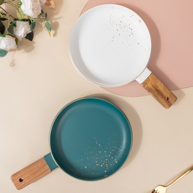 CARA Plate With Wooden Handle