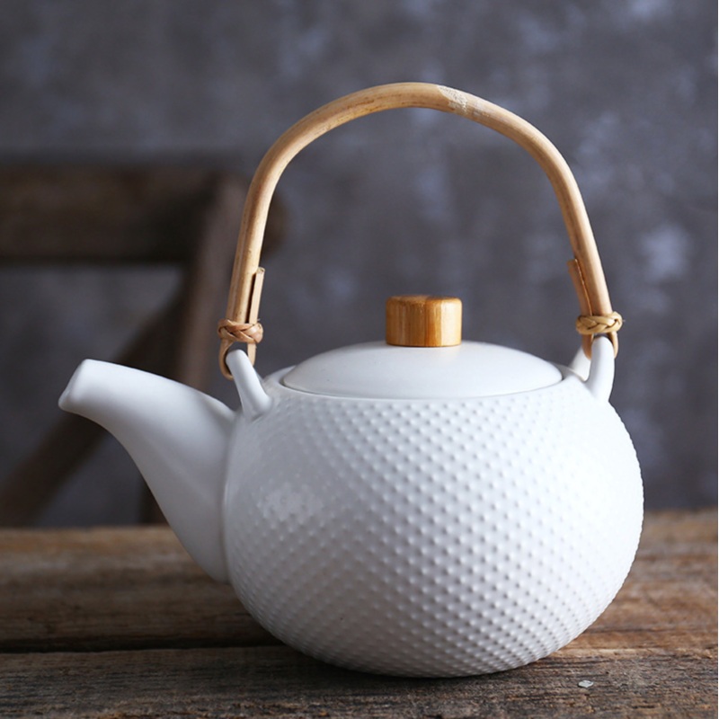 MAGNIFIQUE textured tea pot - white