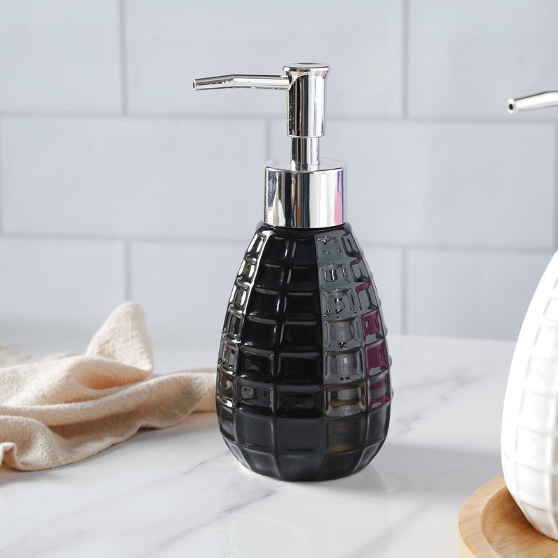 Pump Bottle in Textured Ceramic