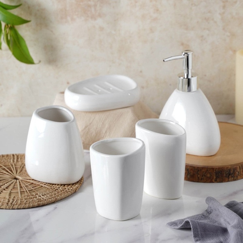 White Clouds Bath Set