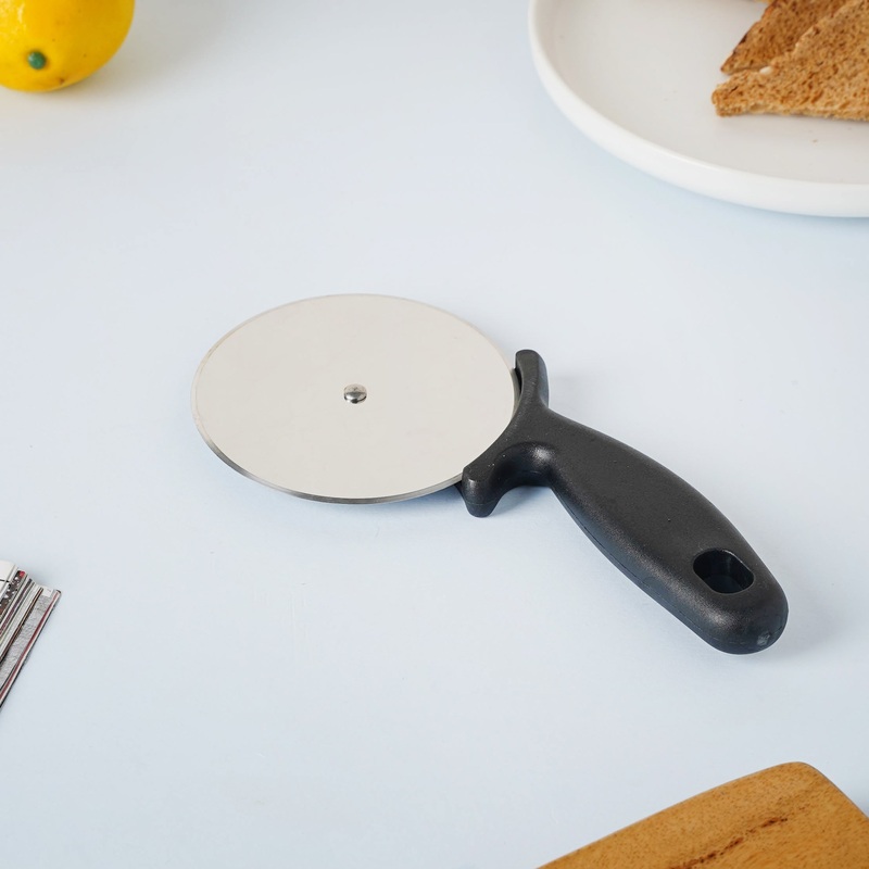 Pizza Cutter With Handle