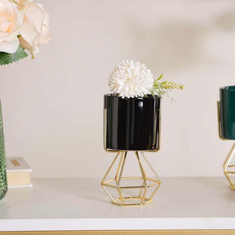 Designed Stand Cylindrical Pot