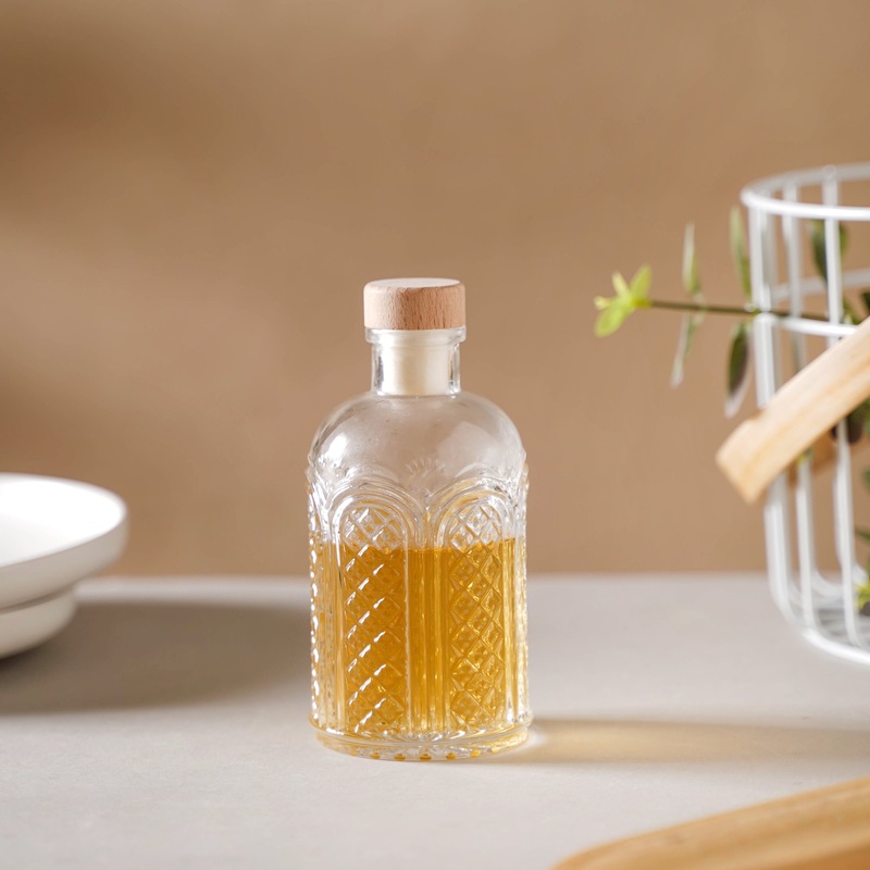 Medium Glass Decanter with Cork