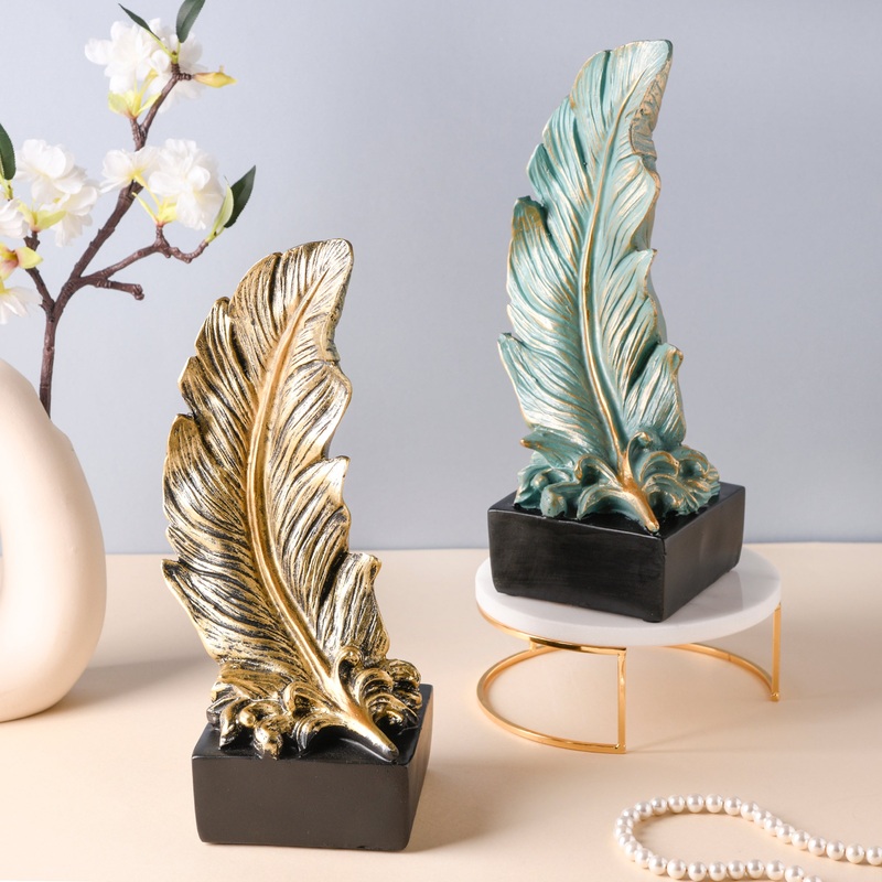 Feather Showpiece