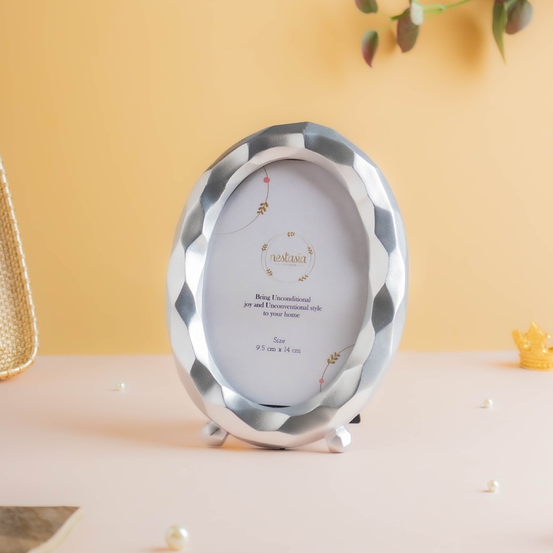 Retro Oval Photo Frame