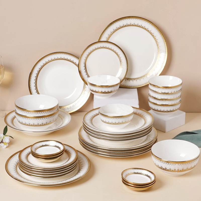 Aurelea 33 Piece Dinnerware For 6