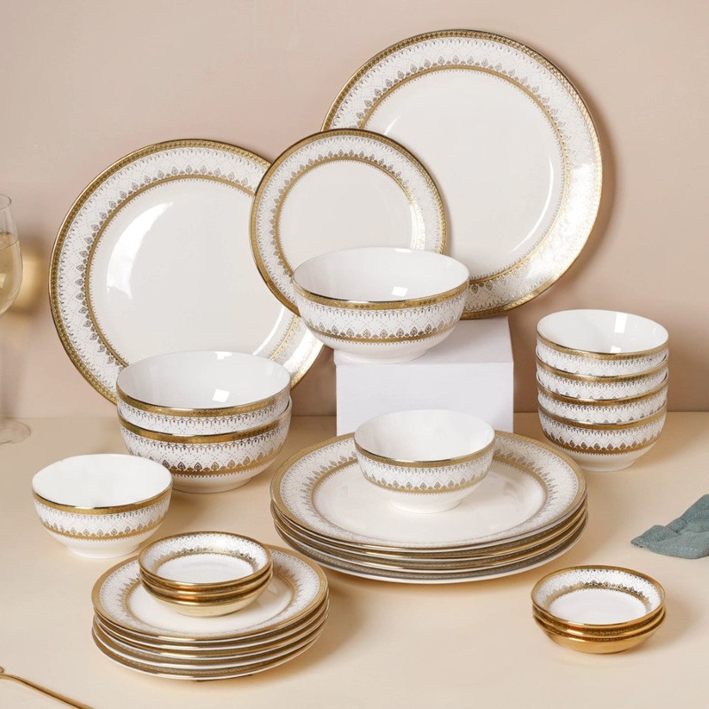 Aurelea Festive 27 Piece Dinner Set For 6