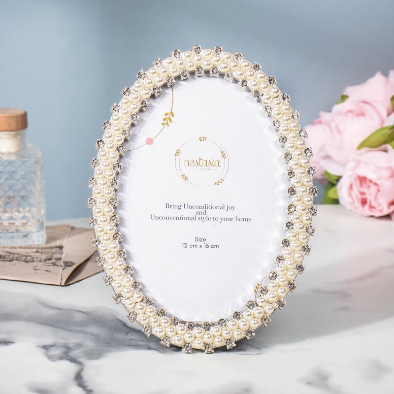 Circle of Pearl Photo Frame