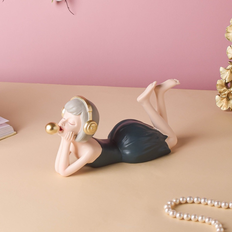 Headphone Girl Showpiece