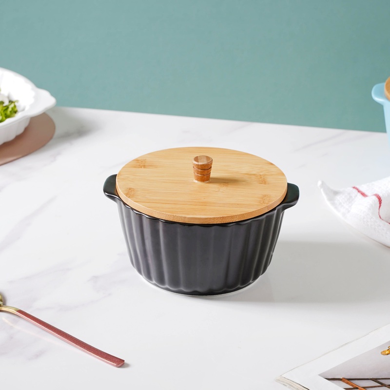 Midnight Black Scalloped Pot With Lid 8 Inch