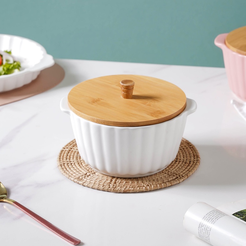 Snow White Scalloped Pot With Lid 8 Inch