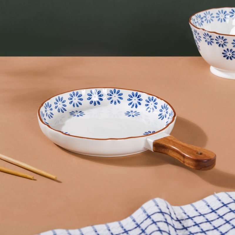 Blue Daisy Baking Plate With Handle 7.5 Inch