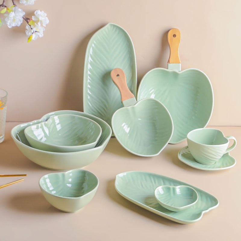 Taro Leaf 30 Piece Dinner Set For 6