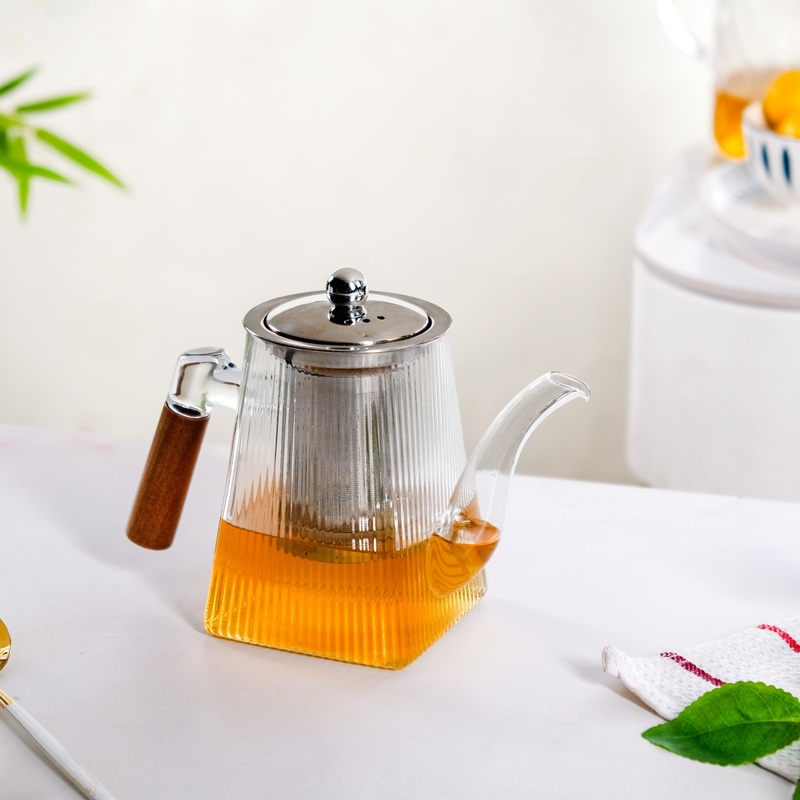 Fluted Glass Kettle With Wooden Handle 700ml