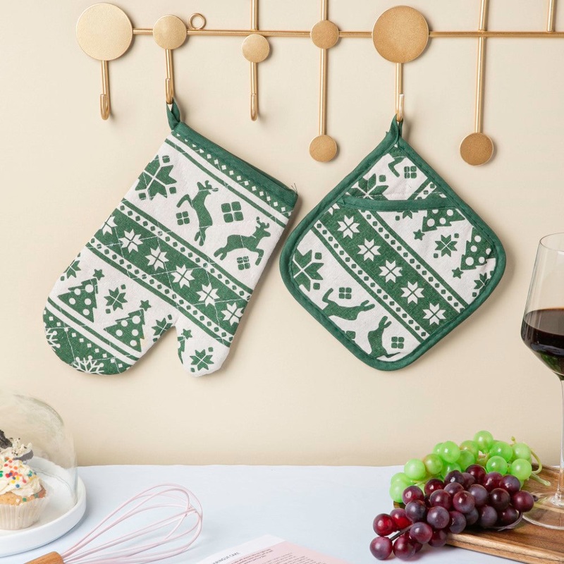 Festive Christmas Oven Mitt And Mat Green Set Of 2