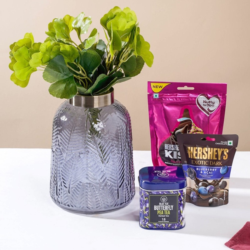 Vase And Decorative Leaves Festive Hamper Set Of 5