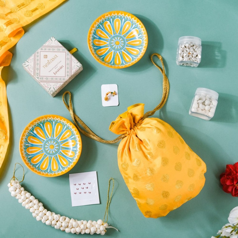 Maharashtrian Wedding Gift Hamper Set Of 8