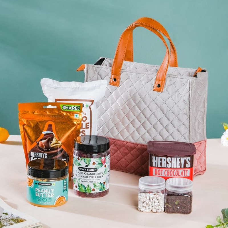 Snack It In-Room Gift Hamper Set Of 8
