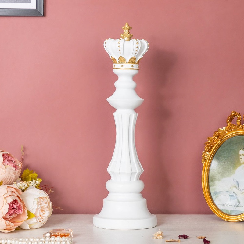 Chess King Showpiece White 15 Inch